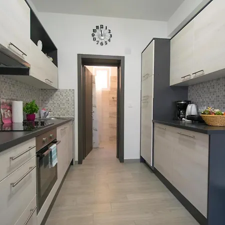 Apartment Mladenka Malinska