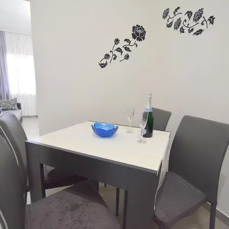 Mladenka Apartment *