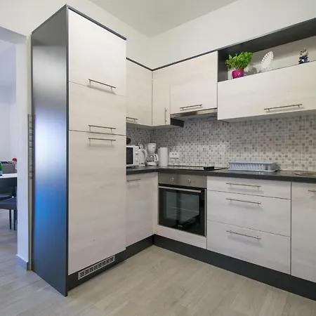Mladenka Apartment *