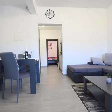 Apartment Mladenka