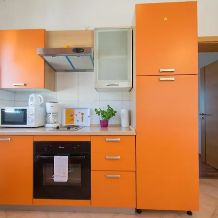 Mladenka Apartment *